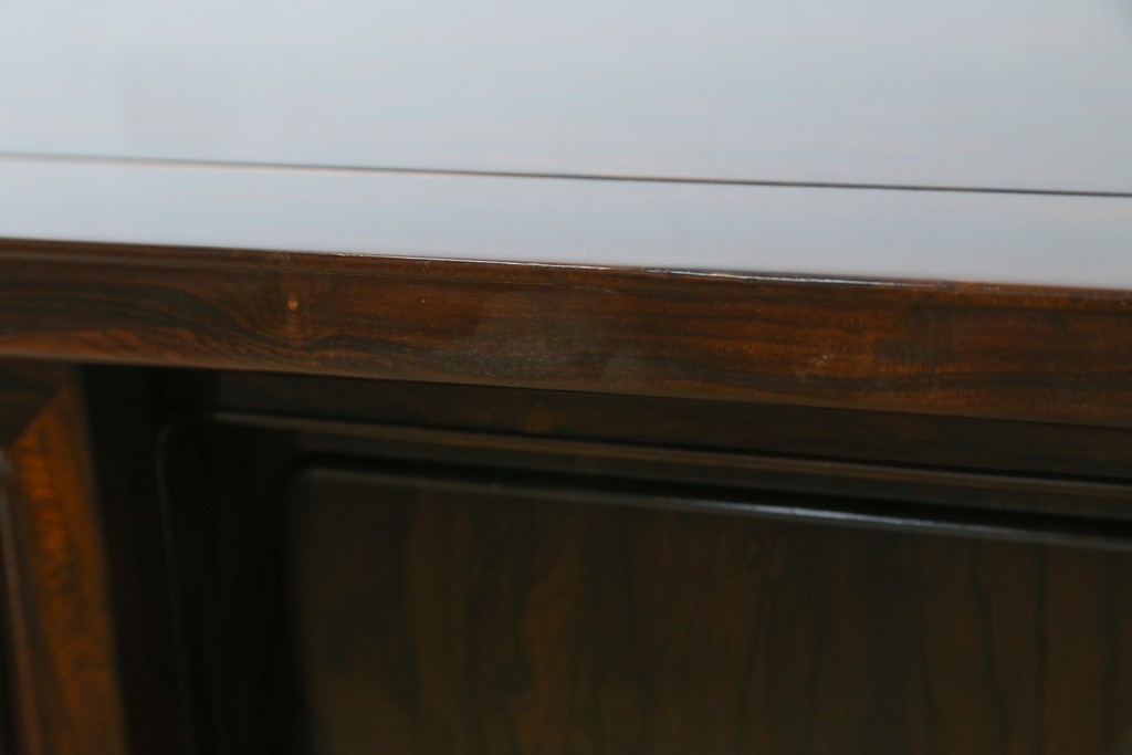 和製ヴィンテージ　未使用展示品　シャム柿(ジリコテ)材　個性的な木目が味わい深い茶箪笥　(R-076275)