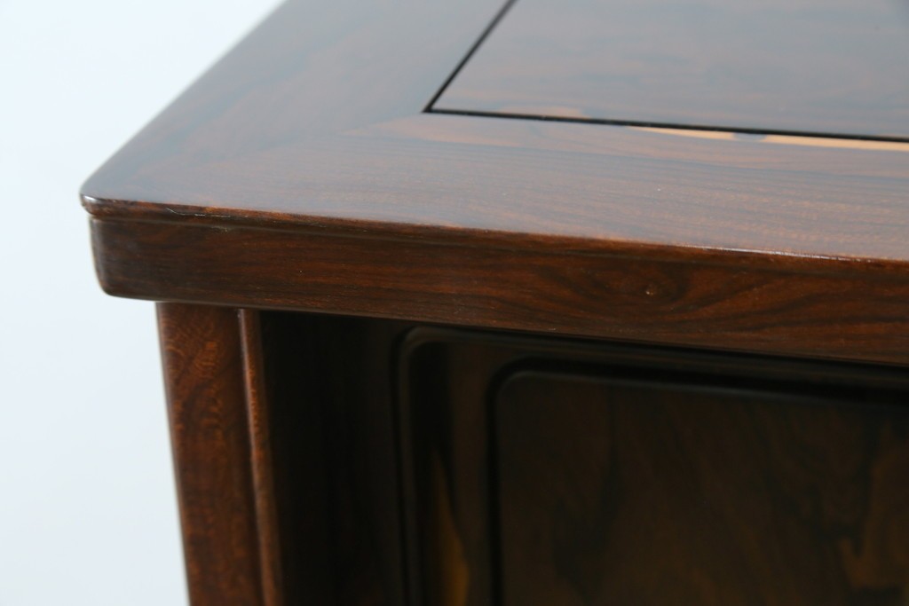 和製ヴィンテージ　未使用展示品　シャム柿(ジリコテ)材　個性的な木目が味わい深い茶箪笥　(R-076275)