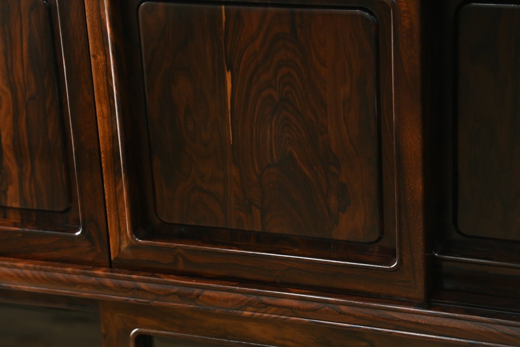 和製ヴィンテージ　未使用展示品　シャム柿(ジリコテ)材　個性的な木目が味わい深い茶箪笥　(R-076275)