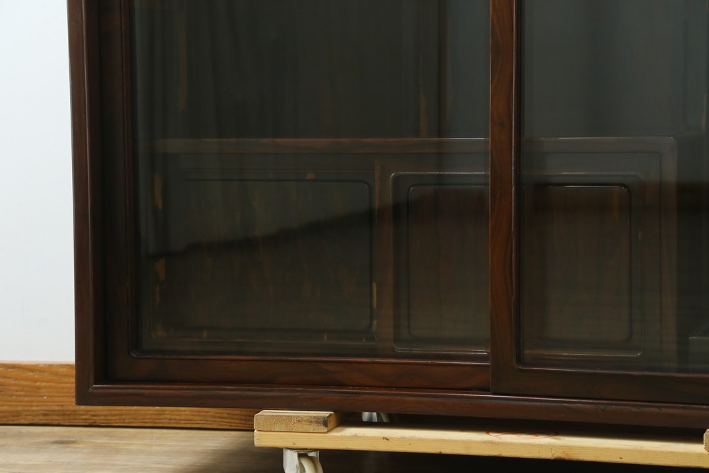 和製ヴィンテージ　未使用展示品　シャム柿(ジリコテ)材　個性的な木目が味わい深い茶箪笥　(R-076275)