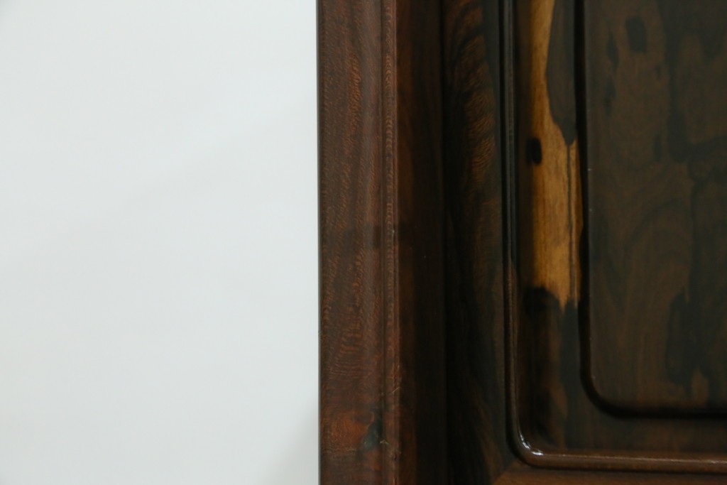 和製ヴィンテージ　未使用展示品　シャム柿(ジリコテ)材　個性的な木目が味わい深い茶箪笥　(R-076275)