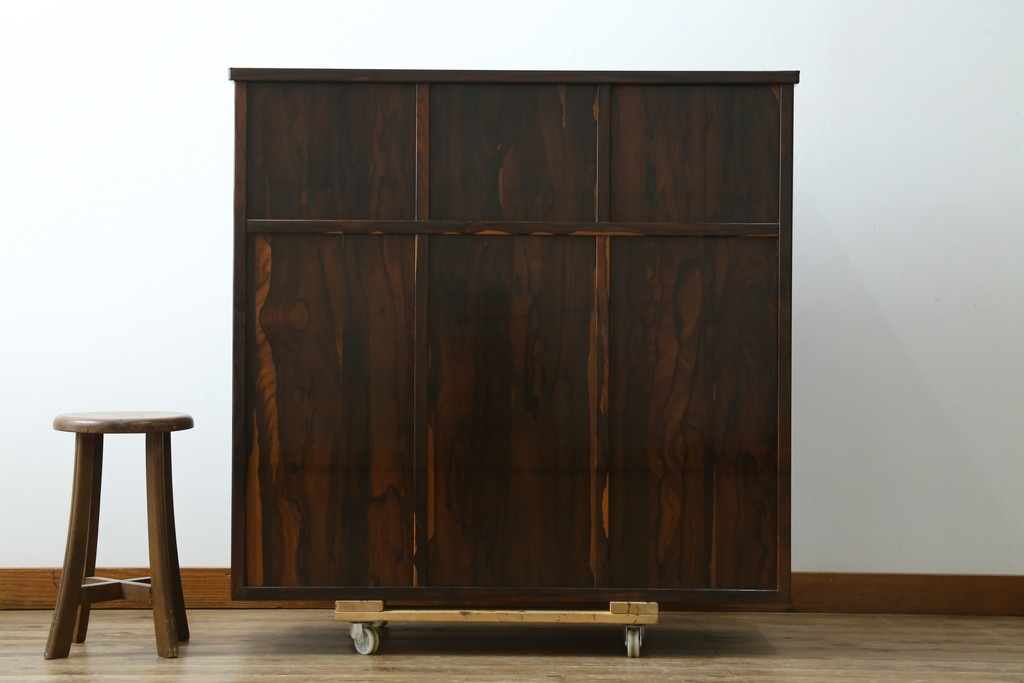 和製ヴィンテージ　未使用展示品　シャム柿(ジリコテ)材　個性的な木目が味わい深い茶箪笥　(R-076275)