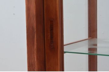 和製アンティーク　昔懐かしい雰囲気漂うシンプルで小振りな脚付きガラスケース(Gケース、ショーケース、ディスプレイケース、コレクションケース、キャビネット、飾り棚、陳列棚、店舗什器)(R-076278)
