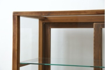 和製アンティーク　昔懐かしい雰囲気漂うシンプルで小振りな脚付きガラスケース(ショーケース)(R-076278)