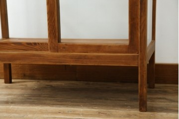 和製アンティーク　昔懐かしい雰囲気漂うシンプルで小振りな脚付きガラスケース(ショーケース)(R-076278)