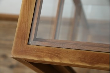 和製アンティーク　昔懐かしい雰囲気漂うシンプルで小振りな脚付きガラスケース(ショーケース)(R-076278)