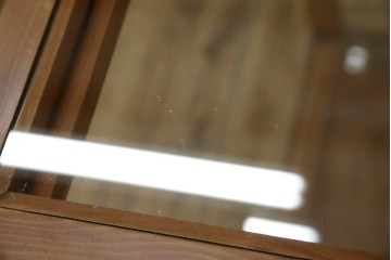 和製アンティーク　昔懐かしい雰囲気漂うシンプルで小振りな脚付きガラスケース(ショーケース)(R-076278)