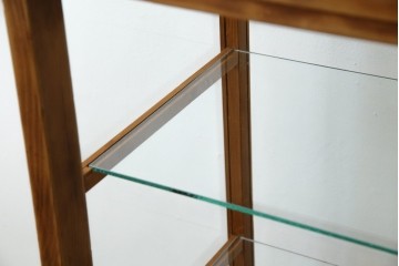和製アンティーク　昔懐かしい雰囲気漂うシンプルで小振りな脚付きガラスケース(ショーケース)(R-076278)