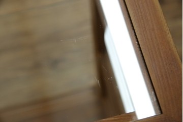 和製アンティーク　昔懐かしい雰囲気漂うシンプルで小振りな脚付きガラスケース(ショーケース)(R-076278)