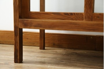 和製アンティーク　昔懐かしい雰囲気漂うシンプルで小振りな脚付きガラスケース(ショーケース)(R-076278)