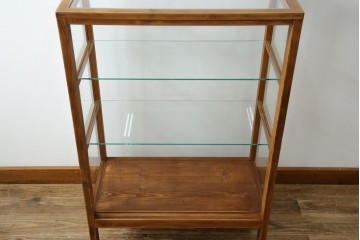 和製アンティーク　昔懐かしい雰囲気漂うシンプルで小振りな脚付きガラスケース(ショーケース)(R-076278)