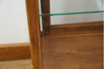 和製アンティーク　昔懐かしい雰囲気漂うシンプルで小振りな脚付きガラスケース(ショーケース)(R-076278)