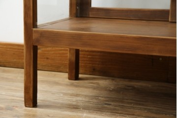 和製アンティーク　昔懐かしい雰囲気漂うシンプルで小振りな脚付きガラスケース(ショーケース)(R-076278)