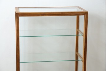 和製アンティーク　昔懐かしい雰囲気漂うシンプルで小振りな脚付きガラスケース(ショーケース)(R-076278)