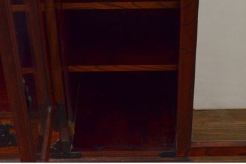 中古　岩谷堂箪笥　菊幸　美しい杢目が上質な雰囲気を醸し出す和風サイドボード(サイドキャビネット、食器棚、カップボード、飾り棚、収納棚、戸棚)(R-076281)
