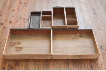 和製アンティーク　総欅(ケヤキ)材　前面玉杢　銅金具　経年の深みを感じる風合いが魅力的な酒田船箪笥(舟箪笥、帳箱、帳場箪笥、時代箪笥、小箪笥、小物収納、小引き出し)(R-076288)