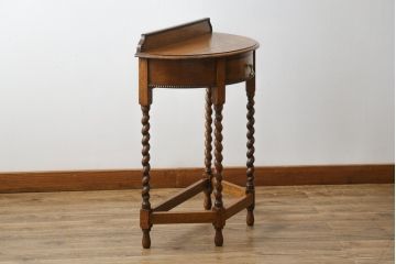 イギリスアンティーク　Lloyd's Antiques(ロイズ・アンティークス)取り扱い　オーク材　ツイストレッグがお洒落なサイドテーブル(コンソールテーブル、花台、飾り台、英国)(R-076290)