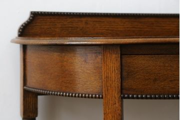 イギリスアンティーク　Lloyd's Antiques(ロイズ・アンティークス)取り扱い　オーク材　ツイストレッグがお洒落なサイドテーブル(コンソールテーブル、花台、飾り台、英国)(R-076290)