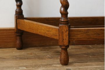 イギリスアンティーク　Lloyd's Antiques(ロイズ・アンティークス)取り扱い　オーク材　ツイストレッグがお洒落なサイドテーブル(コンソールテーブル、花台、飾り台、英国)(R-076290)