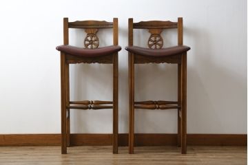 イギリスビンテージ　希少な絶版品　Old Charm(オールドチャーム)　風格漂う佇まいが魅力的なカウンターチェア2脚セット(ハイチェア、バーチェア、椅子、イス、ヴィンテージ、英国)(R-076292)