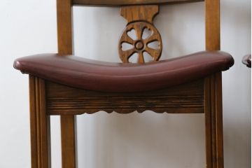 イギリスビンテージ　希少な絶版品　Old Charm(オールドチャーム)　風格漂う佇まいが魅力的なカウンターチェア2脚セット(ハイチェア、バーチェア、椅子、イス、ヴィンテージ、英国)(R-076292)