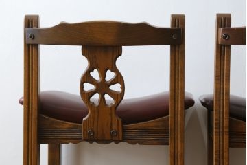 イギリスビンテージ　希少な絶版品　Old Charm(オールドチャーム)　風格漂う佇まいが魅力的なカウンターチェア2脚セット(ハイチェア、バーチェア、椅子、イス、ヴィンテージ、英国)(R-076292)
