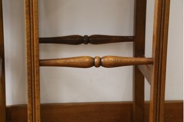 イギリスビンテージ　希少な絶版品　Old Charm(オールドチャーム)　風格漂う佇まいが魅力的なカウンターチェア2脚セット(ハイチェア、バーチェア、椅子、イス、ヴィンテージ、英国)(R-076292)