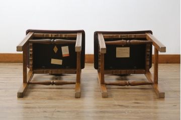 イギリスビンテージ　希少な絶版品　Old Charm(オールドチャーム)　風格漂う佇まいが魅力的なカウンターチェア2脚セット(ハイチェア、バーチェア、椅子、イス、ヴィンテージ、英国)(R-076292)