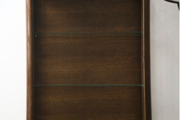 イギリスアンティーク　凝った脚のデザインが目を惹くオーク材の小振りなキャビネット(ガラスケース、Gケース、ショーケース、ディスプレイケース、コレクションケース、飾り棚、陳列棚、店舗什器、英国)(R-076293)