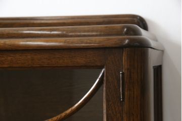 イギリスアンティーク　凝った脚のデザインが目を惹くオーク材の小振りなキャビネット(ガラスケース、Gケース、ショーケース、ディスプレイケース、コレクションケース、飾り棚、陳列棚、店舗什器、英国)(R-076293)