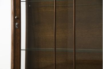 イギリスアンティーク　凝った脚のデザインが目を惹くオーク材の小振りなキャビネット(ガラスケース、Gケース、ショーケース、ディスプレイケース、コレクションケース、飾り棚、陳列棚、店舗什器、英国)(R-076293)