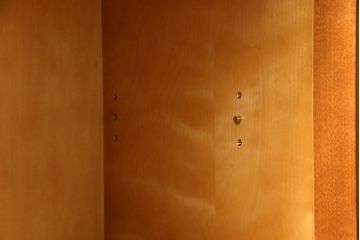中古　横浜ダニエル(daniel)　アーリーアメリカン　A-205　クラシカルな佇まいが目を引くサイドボード(サイドキャビネット、リビングボード、収納棚、戸棚)(定価約70万円)(R-076294)