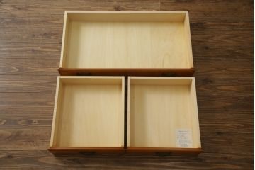 中古　横浜ダニエル(daniel)　アーリーアメリカン　A-205　クラシカルな佇まいが目を引くサイドボード(サイドキャビネット、リビングボード、収納棚、戸棚)(定価約70万円)(R-076294)