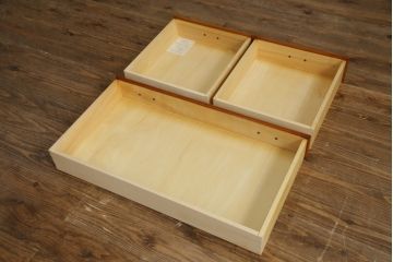 中古　横浜ダニエル(daniel)　アーリーアメリカン　A-205　クラシカルな佇まいが目を引くサイドボード(サイドキャビネット、リビングボード、収納棚、戸棚)(定価約70万円)(R-076294)