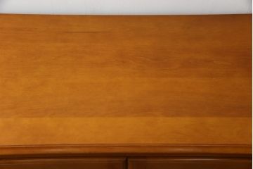 中古　横浜ダニエル(daniel)　アーリーアメリカン　A-205　クラシカルな佇まいが目を引くサイドボード(サイドキャビネット、リビングボード、収納棚、戸棚)(定価約70万円)(R-076294)