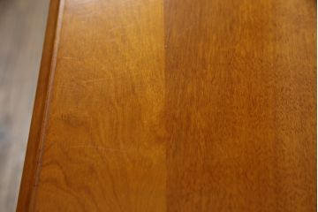 中古　横浜ダニエル(daniel)　アーリーアメリカン　A-205　クラシカルな佇まいが目を引くサイドボード(サイドキャビネット、リビングボード、収納棚、戸棚)(定価約70万円)(R-076294)