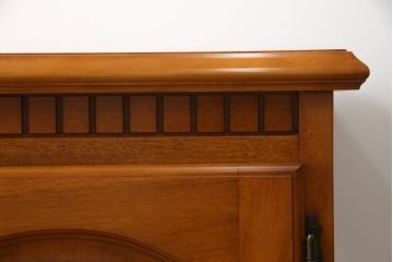 中古　横浜ダニエル(daniel)　アーリーアメリカン　A-205　クラシカルな佇まいが目を引くサイドボード(サイドキャビネット、リビングボード、収納棚、戸棚)(定価約70万円)(R-076294)