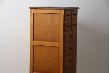 中古　美品　横浜クラシック家具　ダニエル(daniel)　アーリーアメリカンシリーズ　A-112　木の温もり溢れるチェスト(サイドチェスト、トールチェスト、ハイチェスト、縦型チェスト、引き出し、洋服タンス)(R-076295)