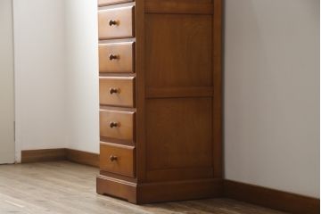 中古　美品　横浜クラシック家具　ダニエル(daniel)　アーリーアメリカンシリーズ　A-112　木の温もり溢れるチェスト(サイドチェスト、トールチェスト、ハイチェスト、縦型チェスト、引き出し、洋服タンス)(R-076295)