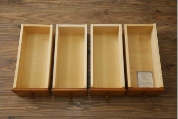 中古　美品　横浜クラシック家具　ダニエル(daniel)　アーリーアメリカンシリーズ　A-112　木の温もり溢れるチェスト(サイドチェスト、トールチェスト、ハイチェスト、縦型チェスト、引き出し、洋服タンス)(R-076295)