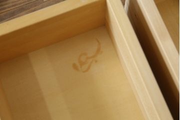 中古　美品　横浜クラシック家具　ダニエル(daniel)　アーリーアメリカンシリーズ　A-112　木の温もり溢れるチェスト(サイドチェスト、トールチェスト、ハイチェスト、縦型チェスト、引き出し、洋服タンス)(R-076295)