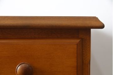 中古　美品　横浜クラシック家具　ダニエル(daniel)　アーリーアメリカンシリーズ　A-112　木の温もり溢れるチェスト(サイドチェスト、トールチェスト、ハイチェスト、縦型チェスト、引き出し、洋服タンス)(R-076295)
