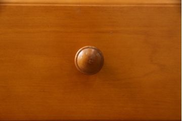 中古　美品　横浜クラシック家具　ダニエル(daniel)　アーリーアメリカンシリーズ　A-112　木の温もり溢れるチェスト(サイドチェスト、トールチェスト、ハイチェスト、縦型チェスト、引き出し、洋服タンス)(R-076295)