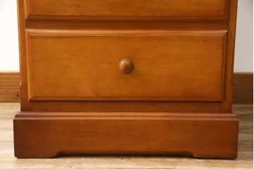 中古　美品　横浜クラシック家具　ダニエル(daniel)　アーリーアメリカンシリーズ　A-112　木の温もり溢れるチェスト(サイドチェスト、トールチェスト、ハイチェスト、縦型チェスト、引き出し、洋服タンス)(R-076295)