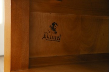 中古　横浜クラシック家具　ダニエル(daniel)　LD(エルディー)シリーズ　A-545　収納付きが嬉しい! 上質な空間づくりにおすすめの3人掛けソファ　定価約70万円相当　(R-076296)