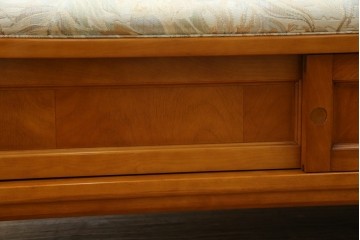 中古　横浜クラシック家具　ダニエル(daniel)　LD(エルディー)シリーズ　A-545　収納付きが嬉しい! 上質な空間づくりにおすすめの3人掛けソファ　定価約70万円相当　(R-076296)