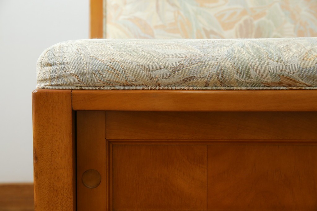 中古　横浜クラシック家具　ダニエル(daniel)　LD(エルディー)シリーズ　A-545　収納付きが嬉しい! 上質な空間づくりにおすすめの3人掛けソファ　定価約70万円相当　(R-076296)