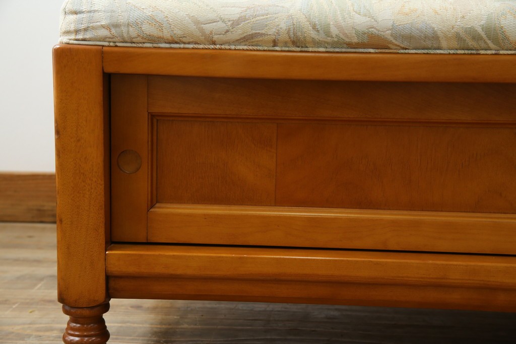 中古　横浜クラシック家具　ダニエル(daniel)　LD(エルディー)シリーズ　A-545　収納付きが嬉しい! 上質な空間づくりにおすすめの3人掛けソファ　定価約70万円相当　(R-076296)