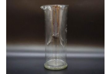 戦前　一升　ガラス　レトロな雰囲気が魅力のメスシリンダー(ビーカー、ガラスビン、硝子瓶、実験器具、枡、液量計)(R-076301)