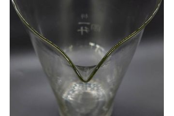 戦前　一升　ガラス　レトロな雰囲気が魅力のメスシリンダー(ビーカー、ガラスビン、硝子瓶、実験器具、枡、液量計)(R-076301)